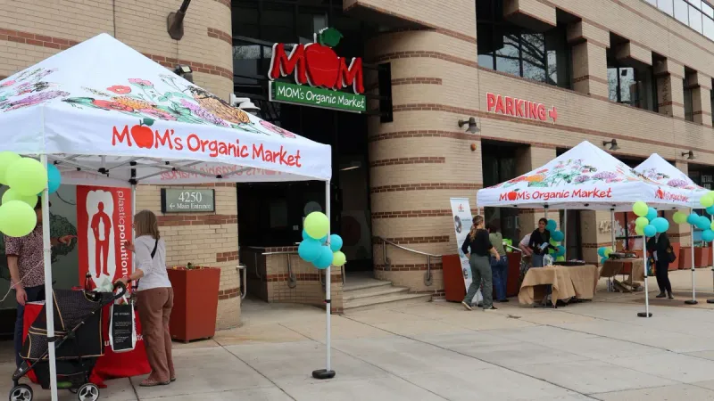 MOM's Organic Market