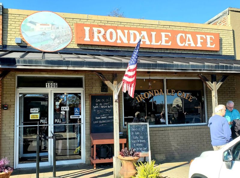 Alabama Cafés Keeping Southern Pie Traditions Alive Every Day - Decor Hint Irondale Café