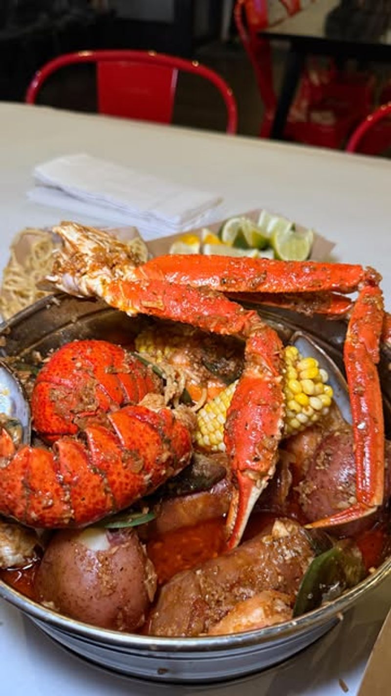 10 Illinois Seafood Restaurants Only Locals Really Know About - Decor Hint The Angry Crab