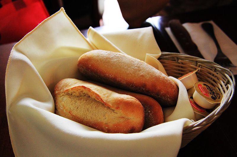 20 Old-School New York Table Habits Kids Today Wouldn't Believe - Decor Hint Bread And Butter Starter