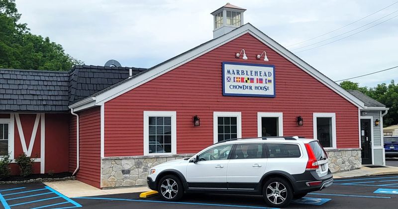 Must-Try Seafood Restaurants Across Pennsylvania Offering Endless Plates Of Flavor - Decor Hint Marblehead Chowder House - Pocono Lake