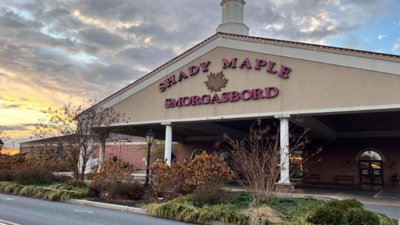 Shady Maple Smorgasbord in East Earl