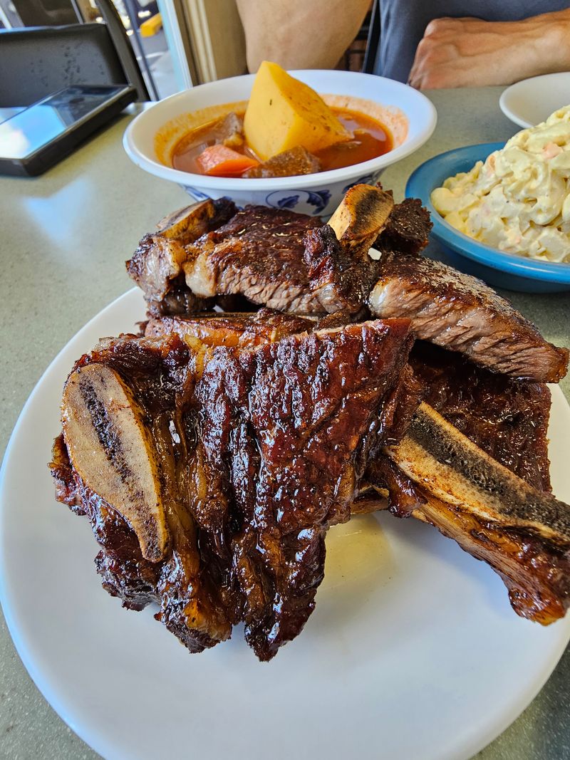 10 Hawaii BBQ Spots Keeping Old-School Smoking Traditions Alive - Decor Hint Helena’s Hawaiian Food