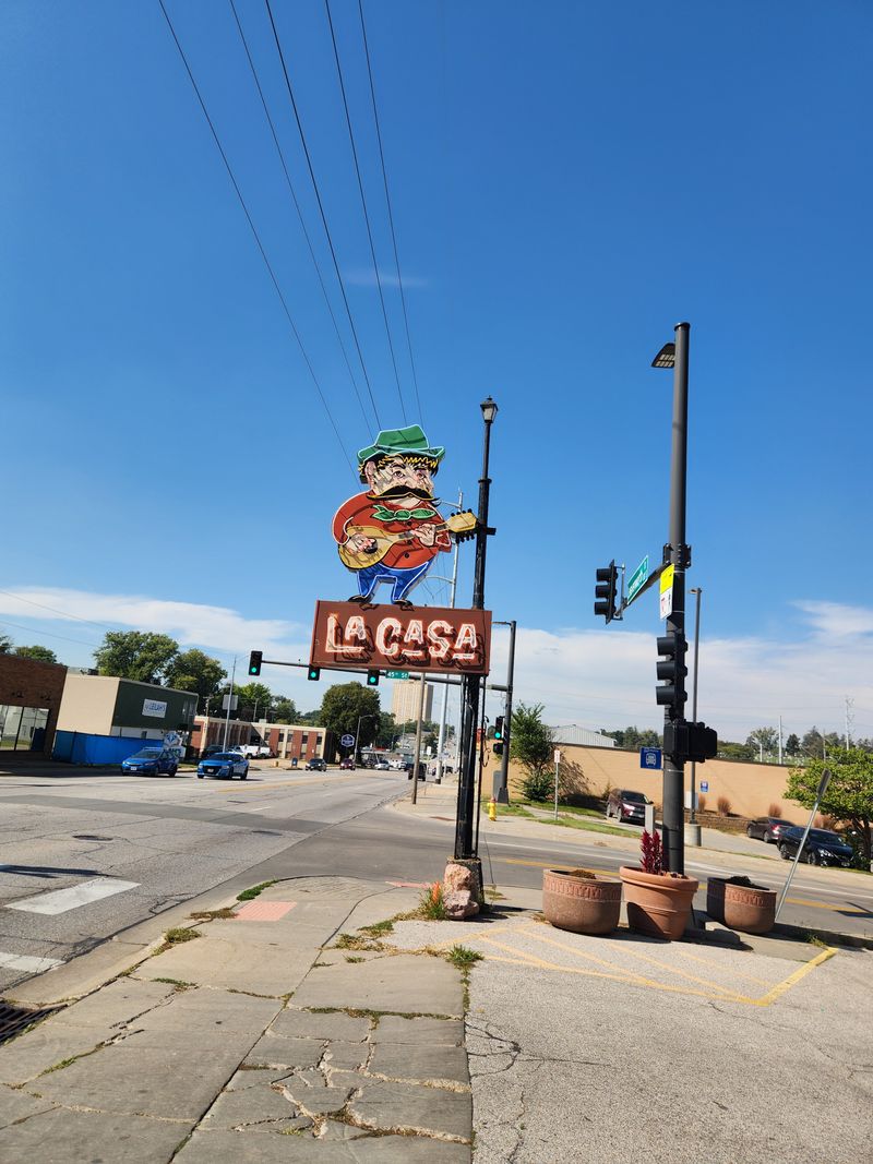 10 Nebraska Pizza Spots Worth The Trip For Home-Style Pies - Decor Hint La Casa Pizzaria