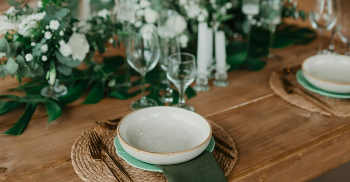 10 New Years Eve Dinner Table Decor Inspirations From Arizona To Virginia - Decor Hint