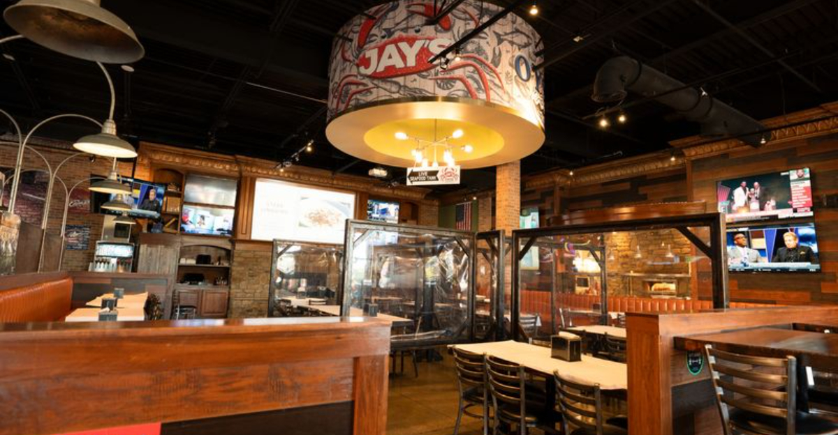 10 Ohio Lobster Roll Spots Bringing Bold East Coast Flavor to the Midwest - Decor Hint