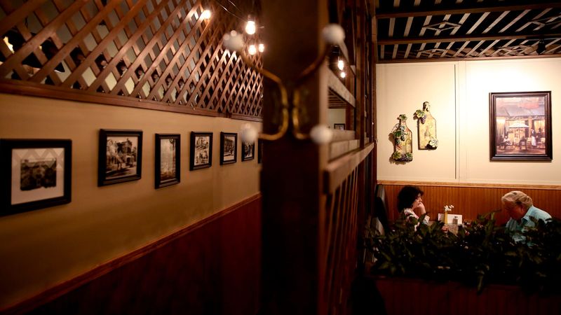 11 Italian Spots in Oregon Locals Promise Are Worth Every Single Bite - Decor Hint 11. Geppetto's Italian Restaurant