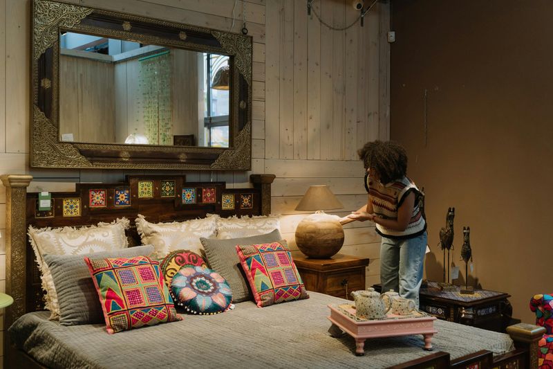 11 Cozy Winter Décor Ideas For Hawaii Homes That Blend Festive And Island-Inspired Vibes - Decor Hint Hawaiian Quilts