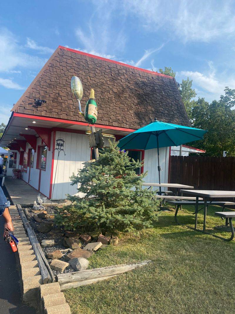 11 New Jersey Family-Run Chicken Joints Delivering That Homemade Taste Locals Crave - Decor Hint Henri's Hotts Barbeque