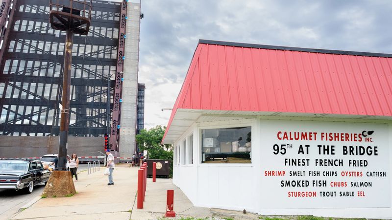 12 Illinois Fish Fries That Keep The Locals Coming Back Each Friday - Decor Hint Calumet Fisheries
