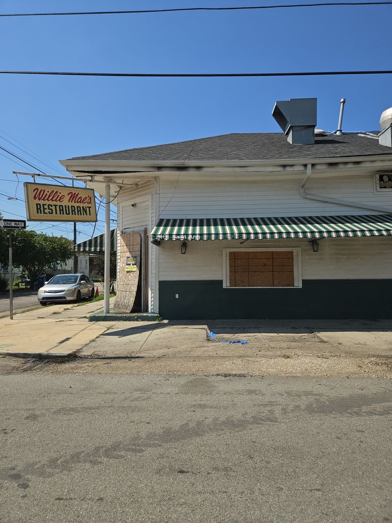 12 Louisiana Soul Food Buffets Serving Up Real Creole Comfort - Decor Hint Willie Mae's Scotch House