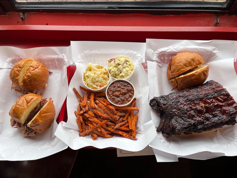 12 Missouri BBQ Joints That Keep The Pitmaster Tradition Burning - Decor Hint Pappy's Smokehouse