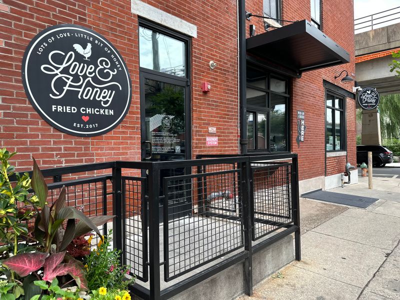 12 Pennsylvania Family Owned Fried Chicken Joints That Will Make You Feel Right At Home - Decor Hint Love & Honey Fried Chicken