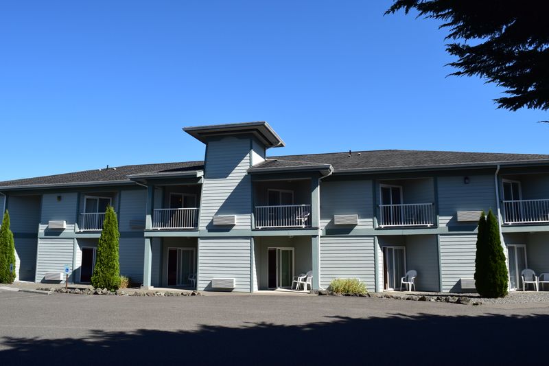 12 Places In South Dakota Where BBQ Still Tastes Like It Did Generations Ago - Decor Hint The Dew Drop Inn Motel