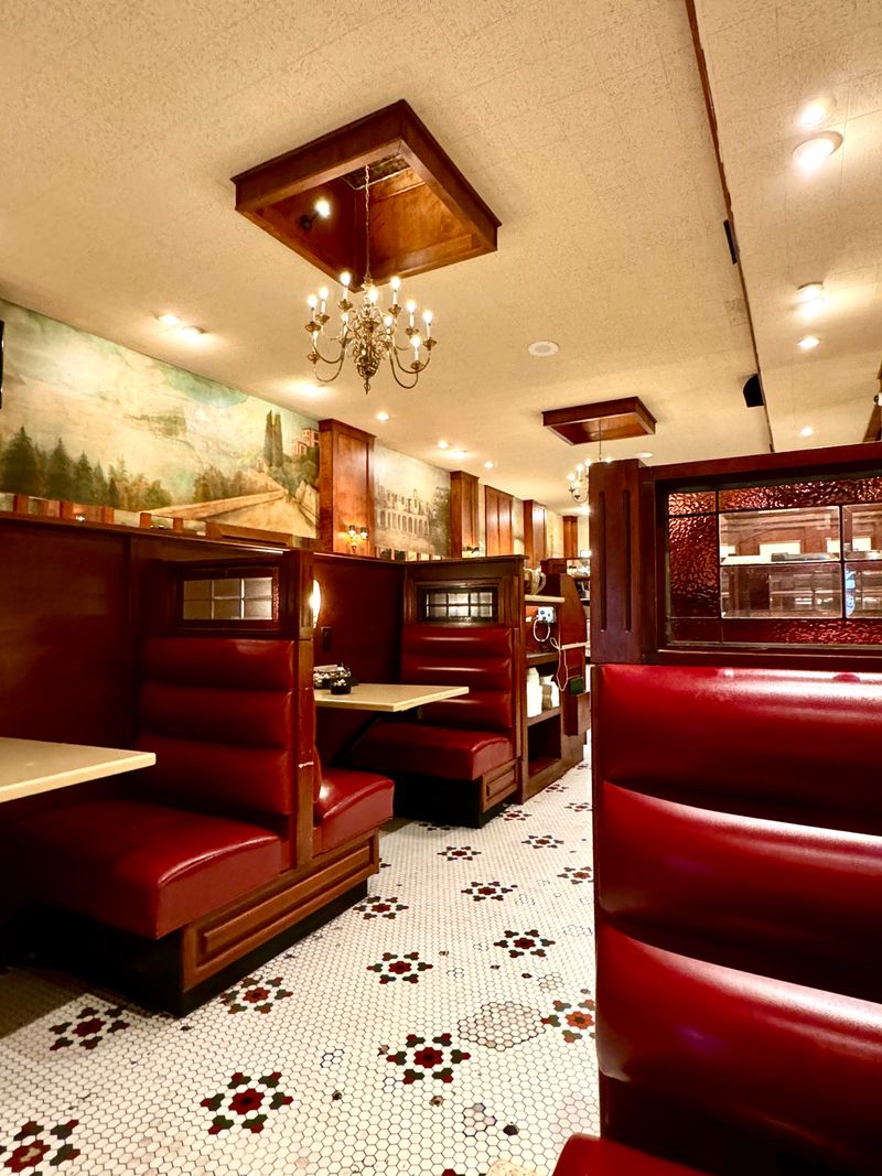 12 Small-Town Alabama Restaurants That Outsiders Rarely Experience - Decor Hint The Bright Star