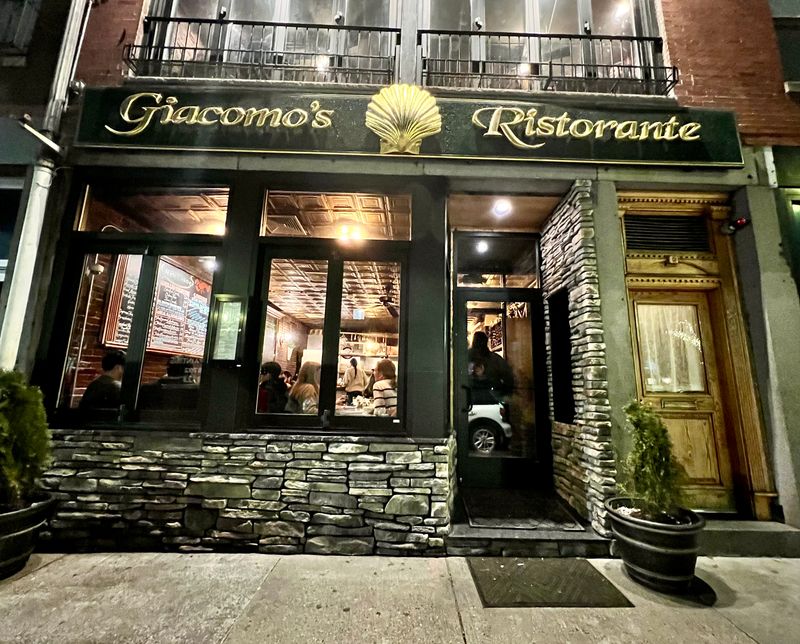 13 Italian Dining Secrets Massachusetts Locals Can't Keep To Themselves - Decor Hint Giacomo's Ristorante