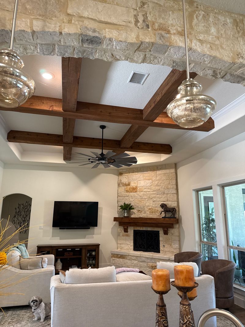 13 Living Room Elements That Bring Southern Charm To Texas Houses - Decor Hint Exposed Wood Ceiling Beams