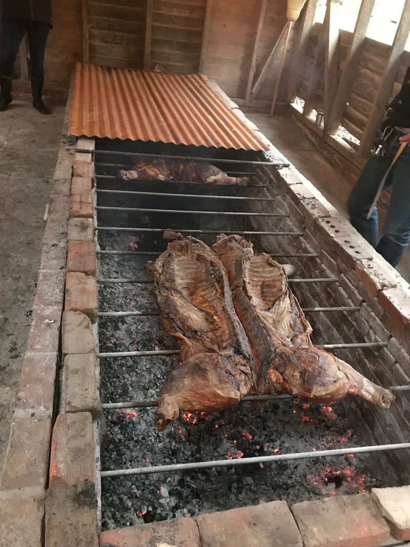 13 North Carolina Food Sayings Outsiders Never Understand - But Locals Use Daily - Decor Hint Pass Me Some Of That Pig Pickin'