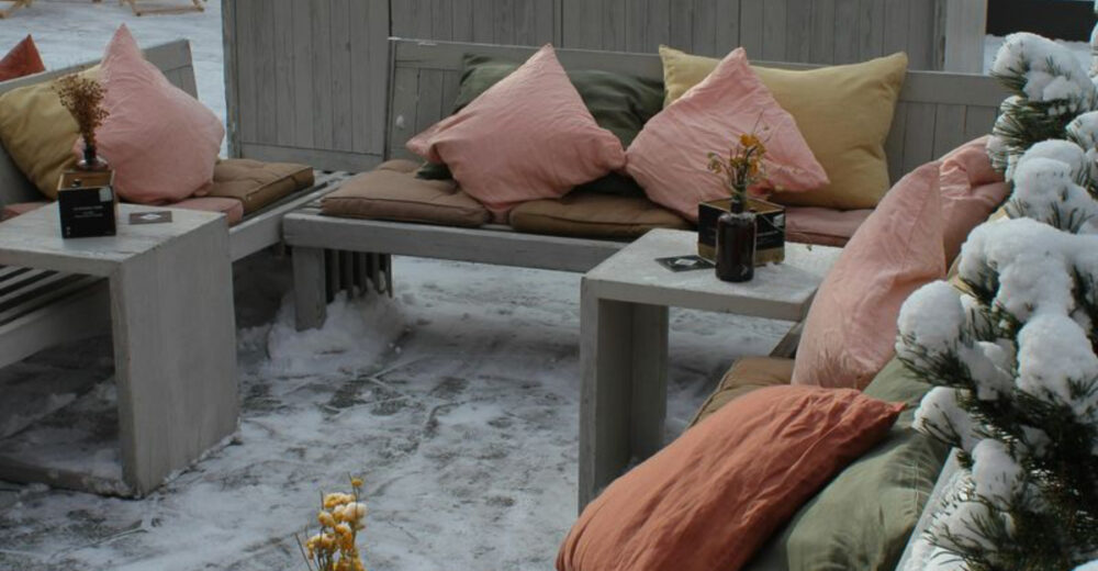 14 Minnesota Winter Porch Looks That Feel Warm Even In Negative Temps - Decor Hint