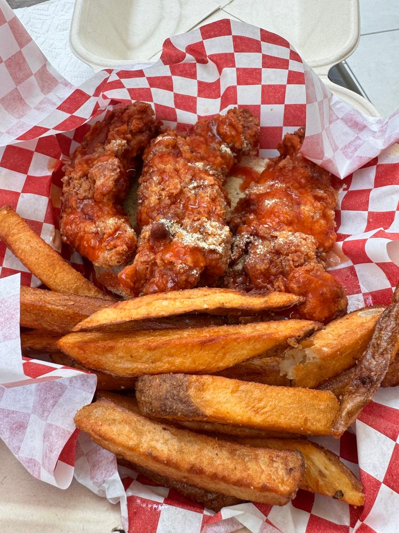 14 Oregon-Based Family-Owned Fried Chicken Spots You Can't Miss For Ultimate Comfort Food - Decor Hint LoRell's Chicken Shack