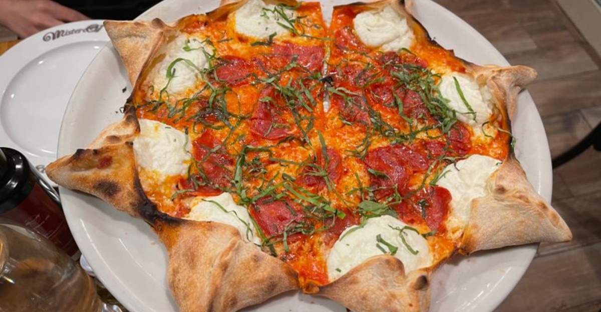 15 Florida Pizzerias That Turn Long Drives Into Happy Trips - Decor Hint