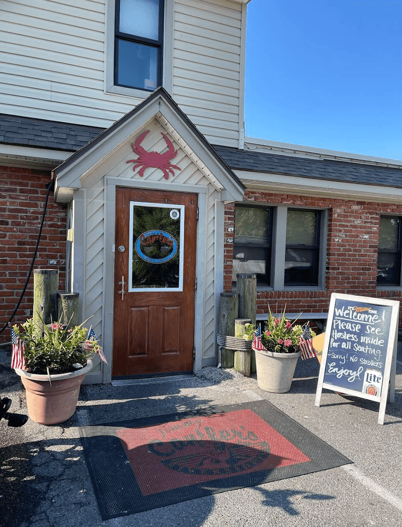 15 Maryland Seafood Shacks Only Locals Know For Steamed Crabs And Old Bay Magic - Decor Hint Cantler's Riverside Inn