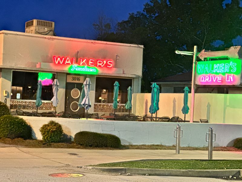 15 Mississippi Restaurants That Prove The Best Food Never Lasts All Night - Decor Hint Walker's Drive-In