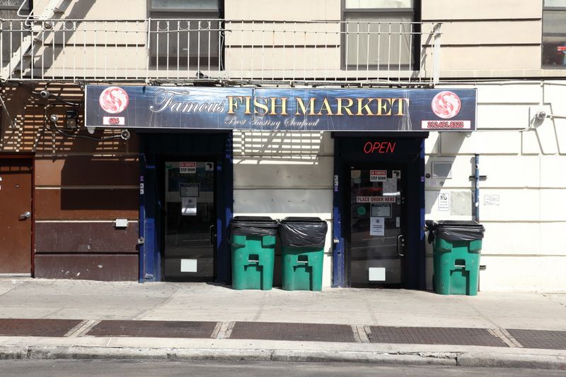 15 New York Delis You Can't Miss For The Best Fried Fish Sandwiches In Town - Decor Hint Famous Fish Market