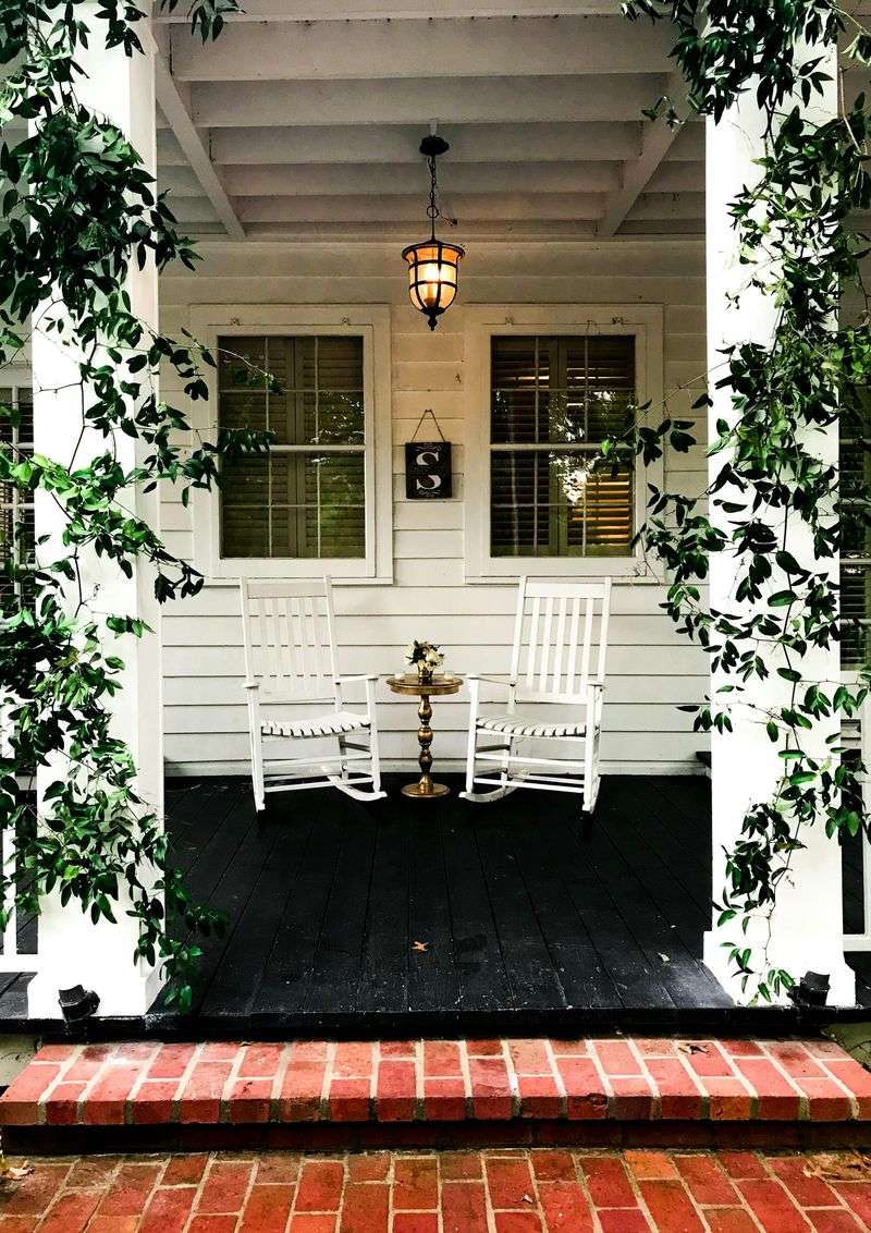 15 Pennsylvania Front Porch Ideas Adding Instant Winter Warmth - Decor Hint Cozy Seating Nook