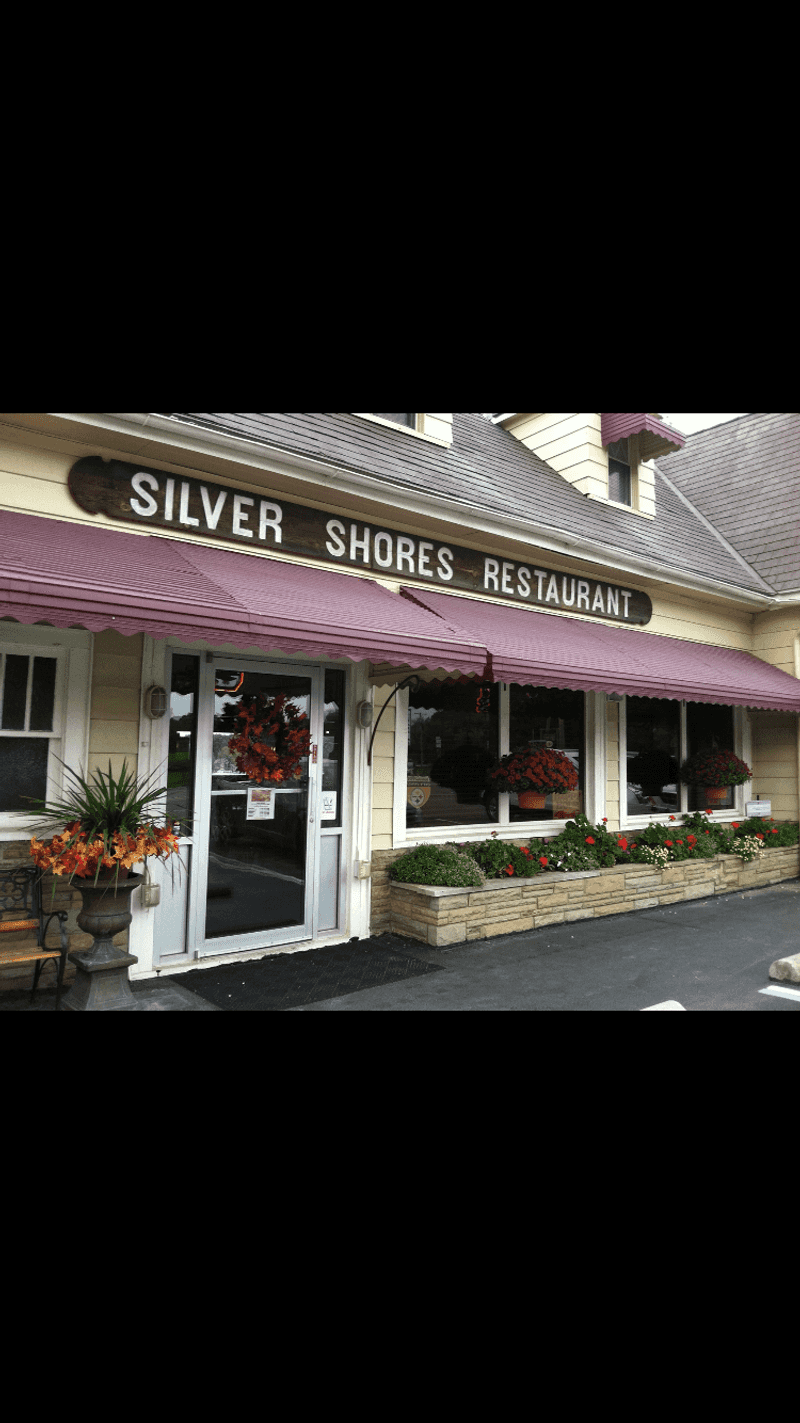 15 Pennsylvania Lakeside Restaurants Offering Relaxing Water Views - Decor Hint Silver Shores Restaurant