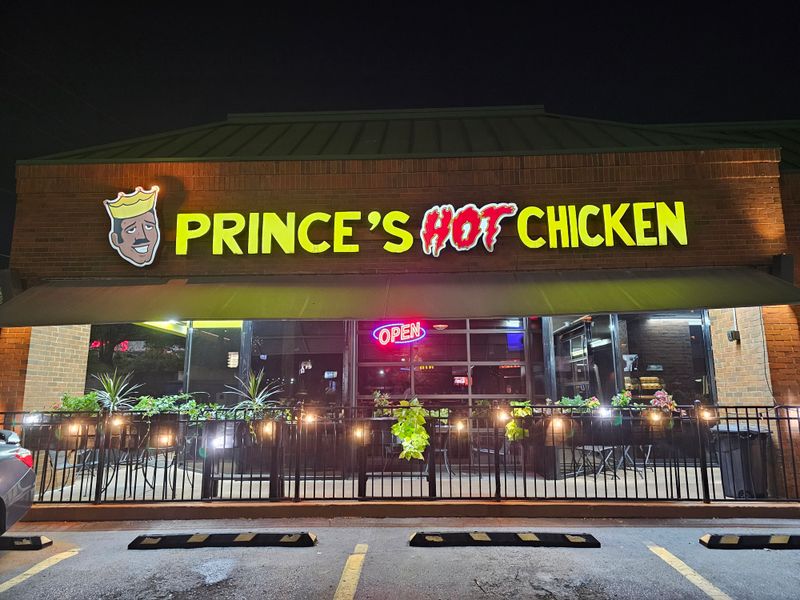 16 Iconic Tennessee Restaurants Where Locals And Tourists Alike Can't Resist - Decor Hint Prince's Hot Chicken Shack