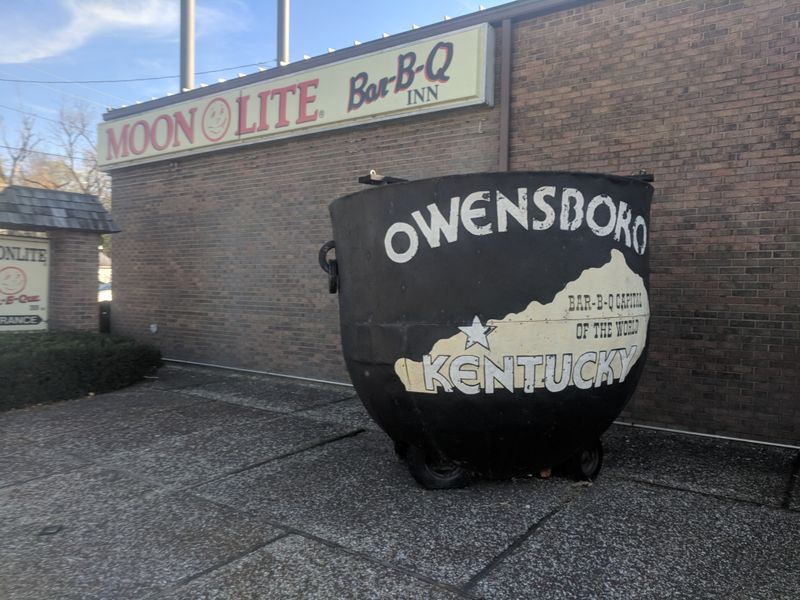 Moonlite Bar-B-Q Inn