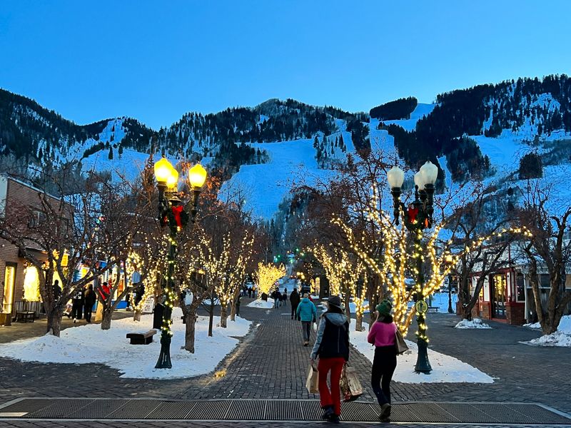16 Ski Towns In Colorado And Utah That Are At The Top Of Winter Bucket Lists - Decor Hint Aspen, Colorado