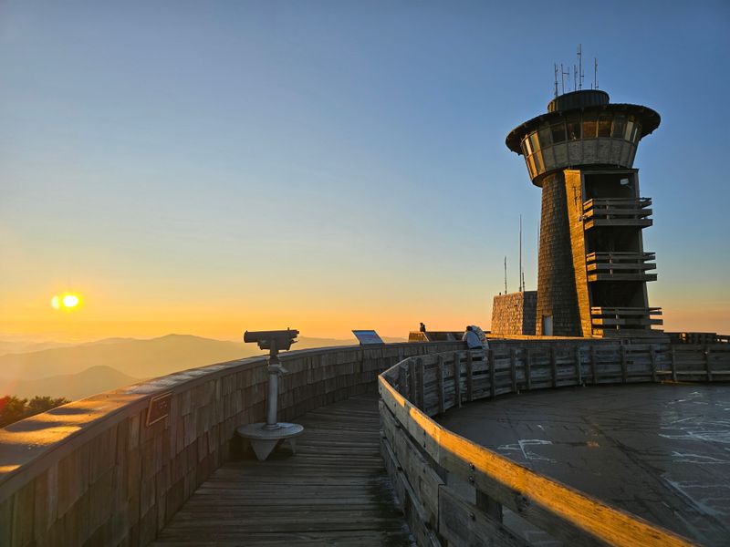 17 Georgia Overlooks Offering Stunning Views Locals Can't Get Enough Of - Decor Hint Brasstown Bald