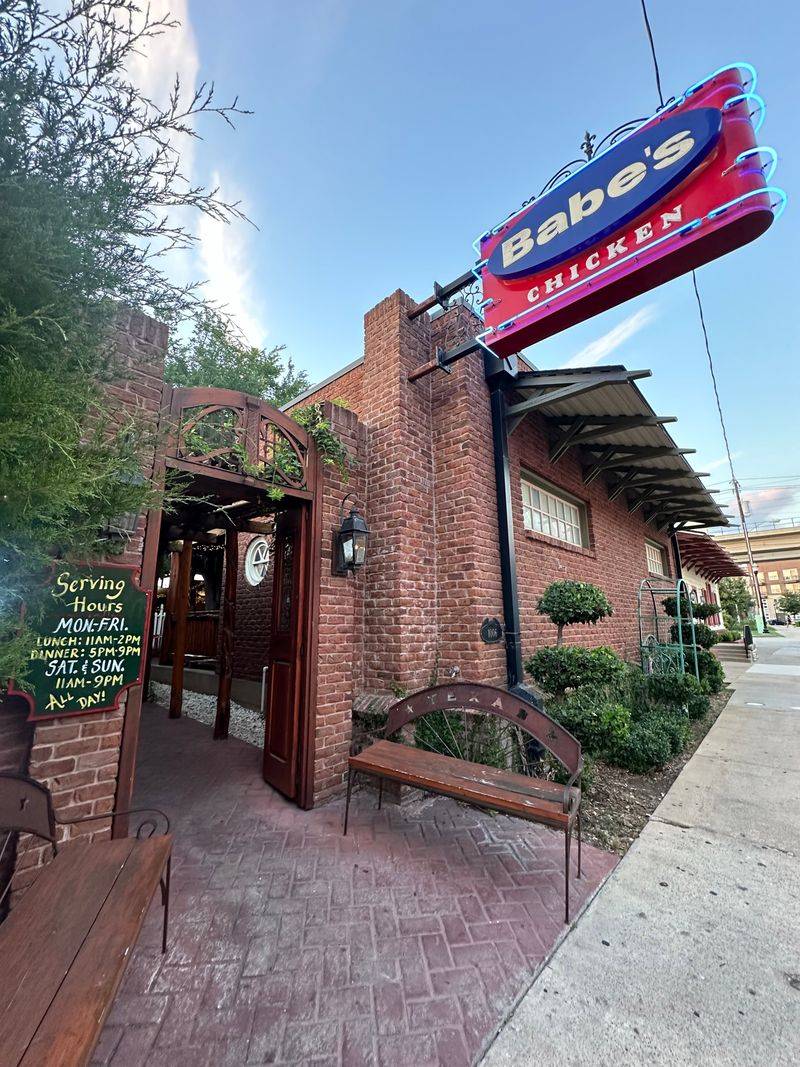 18 Texas Fried Chicken Places Where Family Pride Shows In Every Crispy Plate - Decor Hint Babe's Chicken Dinner House