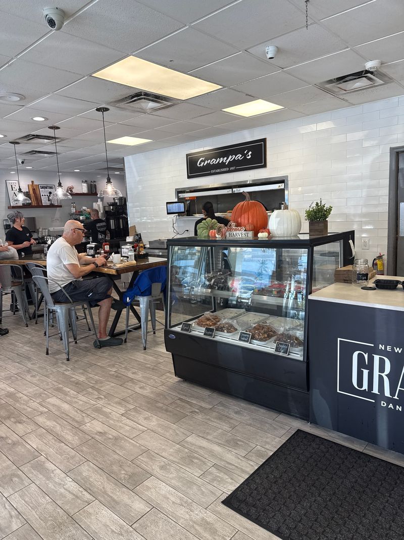 19 Florida Diners Filling Plates With True Southern-Style Favorites - Decor Hint Grampa's Restaurant