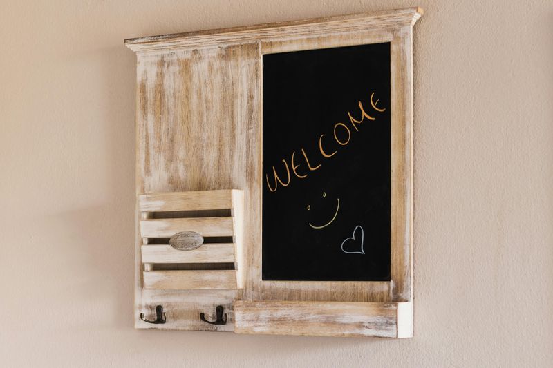 15 Pennsylvania Front Porch Ideas Adding Instant Winter Warmth - Decor Hint Seasonal Chalkboard Welcome Sign