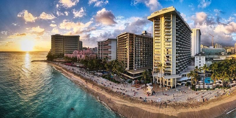 20 Hawaiian Beach Towns To Visit This Winter For Ideal Weather And Scenic Views - Decor Hint Waikīkī, Oʻahu