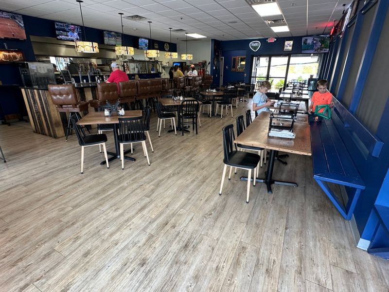 6. Myle's Pizza Club