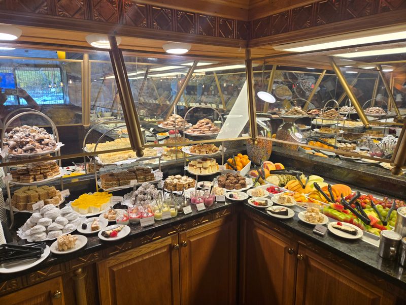 7. Red Apple Buffet-Restaurant