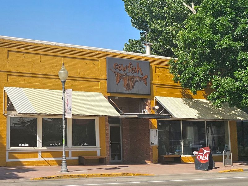 9 Wyoming Restaurants Serving Fried Fish With Western Flavor - Decor Hint Cowfish