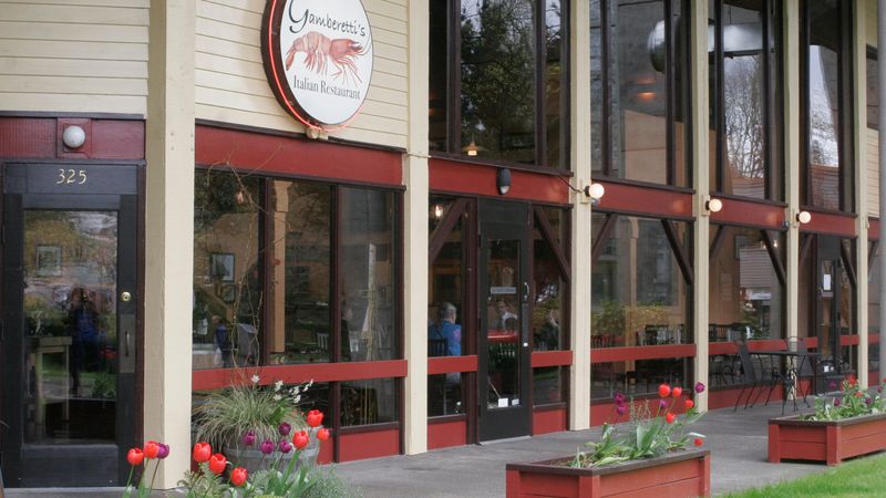 11 Italian Spots in Oregon Locals Promise Are Worth Every Single Bite - Decor Hint 10. Gamberetti's