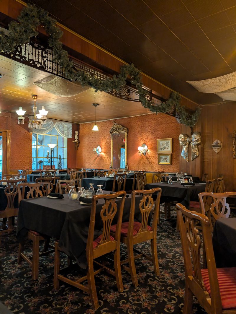 Victorian Decor That Stops You In Your Tracks