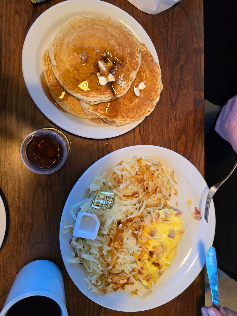 Wyoming's Roadside Joint That's Still Serving Chicken-Fried Steak The Old-Fashioned Way - Decor Hint Prices That Won't Empty Your Wallet
