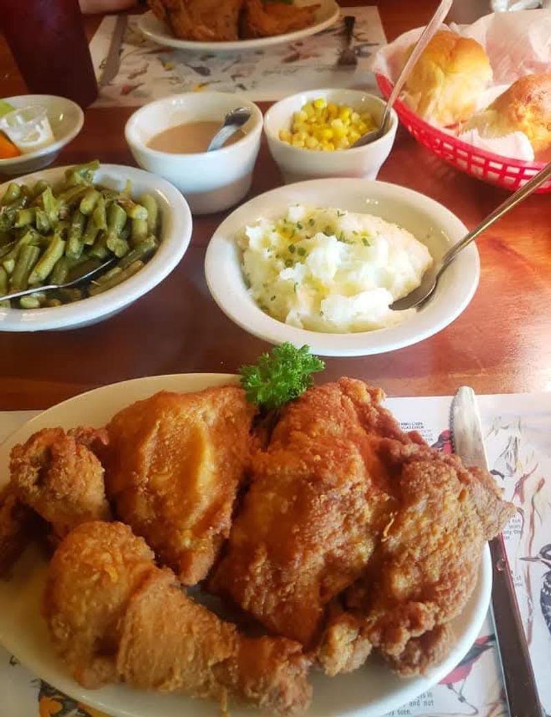 The Indiana Small-Town Diner Serving Fried Fish So Good Locals Call It The State's Best-Kept Secret - Decor Hint Friday Night Fish Fry That Draws A Crowd