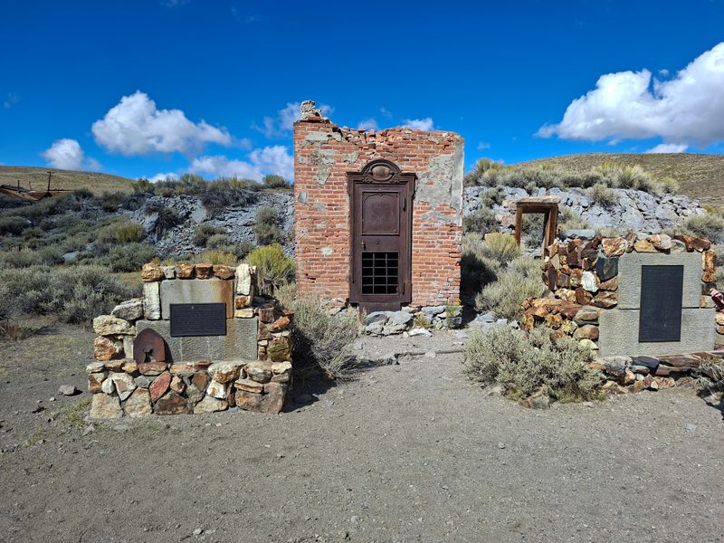The Forgotten California Gold Rush Town That Still Feels Frozen In The 1800s - Decor Hint Two Catastrophic Fires Nearly Erased The Town