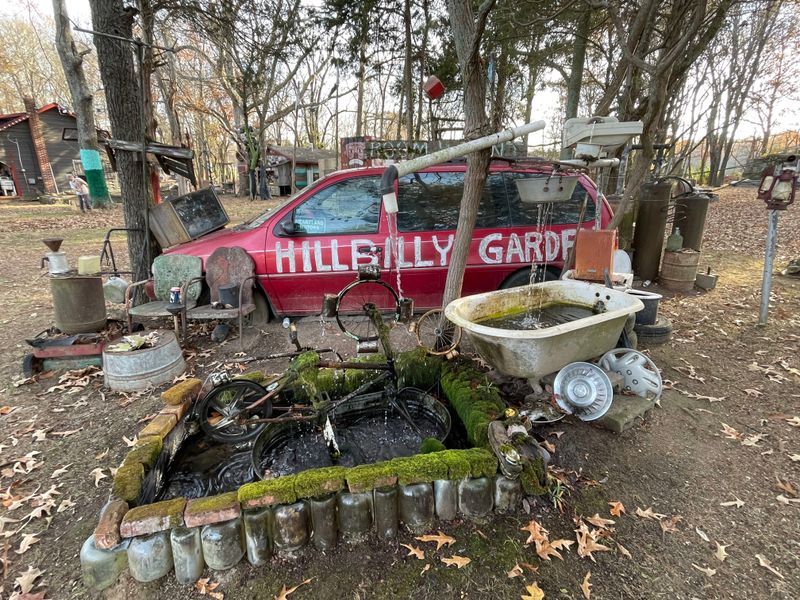 Kentucky Tourist Traps Locals Stay Away From - Decor Hint Hillbilly-Themed Roadside Attractions