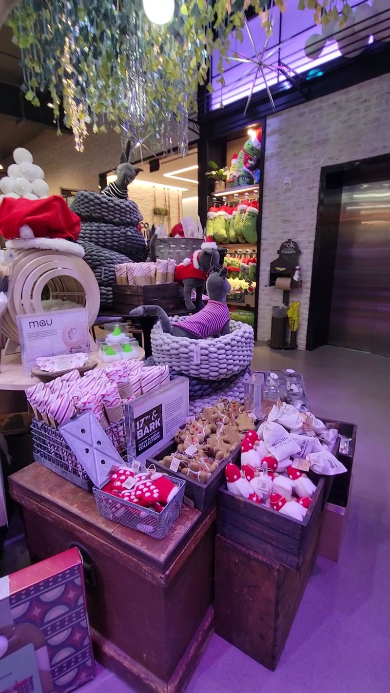 Holiday Cheer Awaits At NYC's Union Square Market - Decor Hint Best Times To Visit