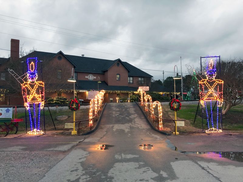 Ride The Rails To Christmas Cheer On Tennessee's North Pole Limited - Decor Hint Wheelchair Accessibility Makes Magic Available To Everyone