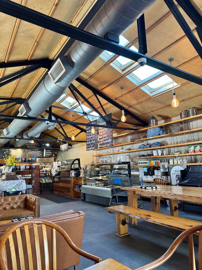 15 Pennsylvania Lakeside Restaurants Offering Relaxing Water Views - Decor Hint Cocoon Coffee House